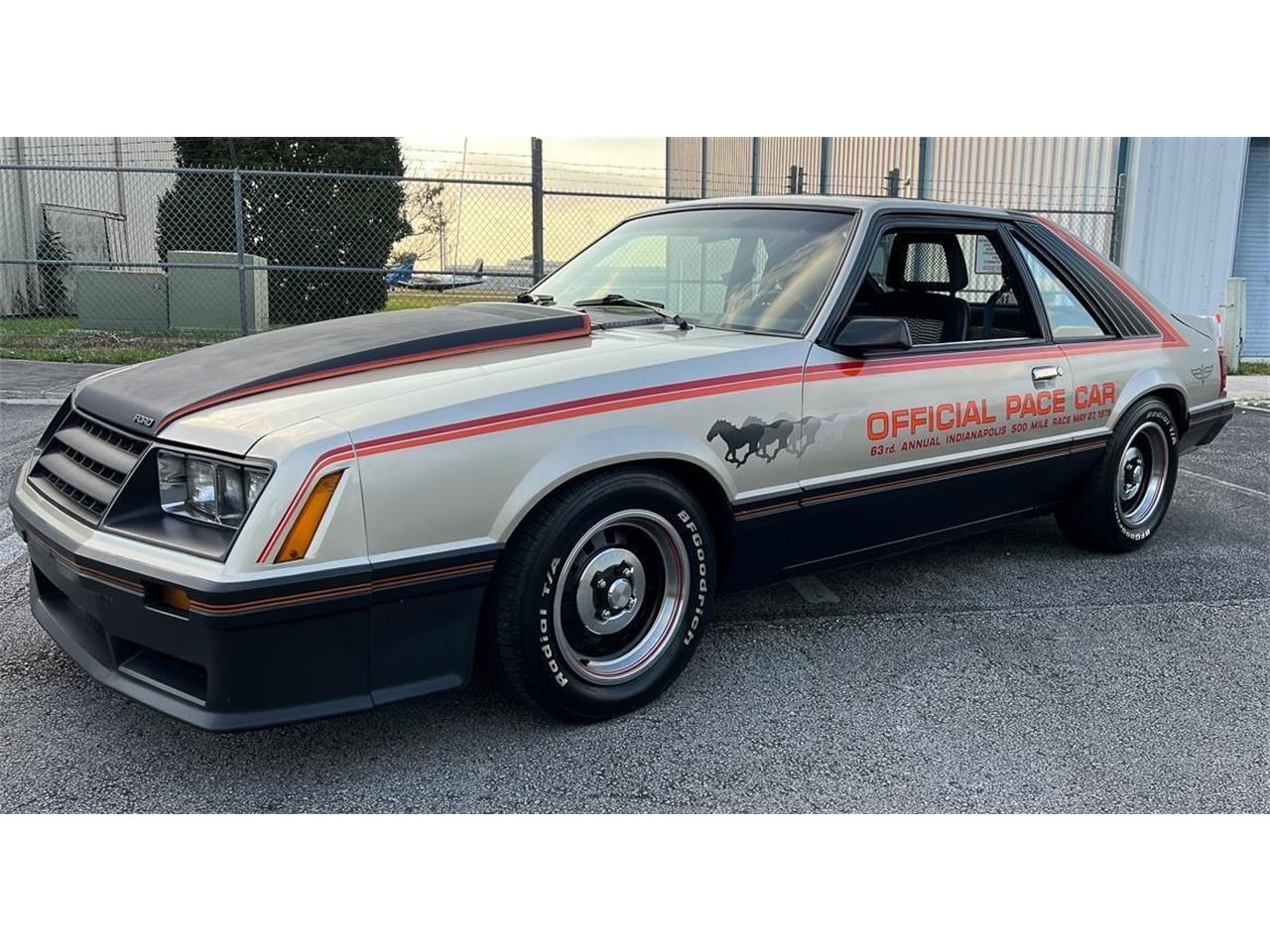 Ford-Mustang-1979-Silver-Grey-amp-Black
