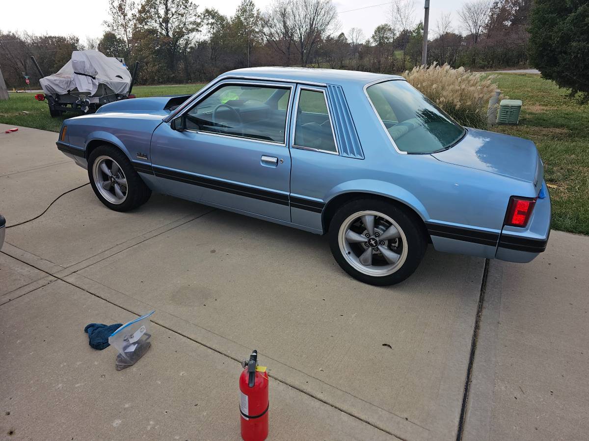 Ford-Mustang-1979-blue