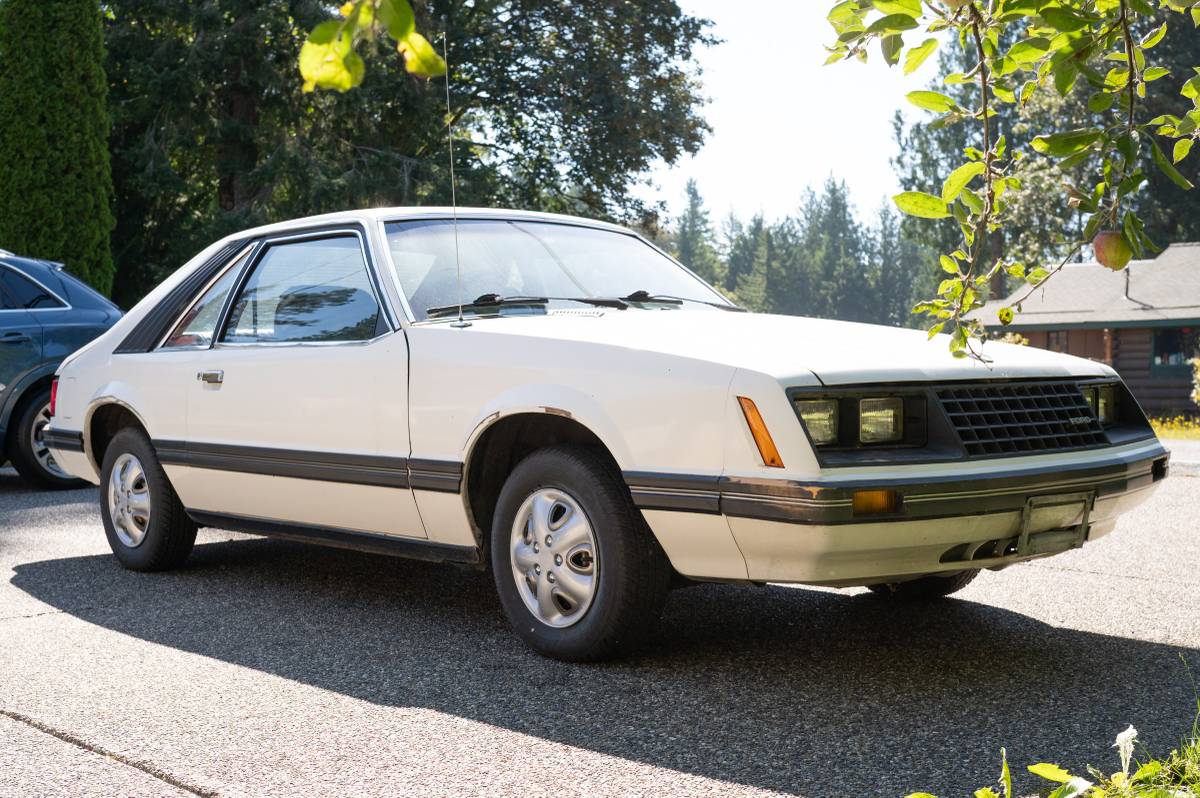 Ford-Mustang-1980-white