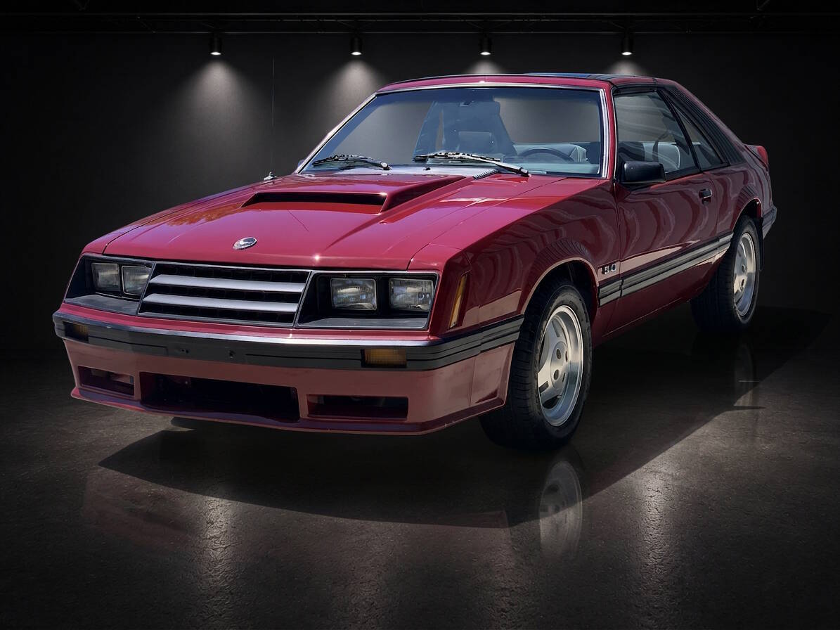 Ford-Mustang-1982-Burgundy