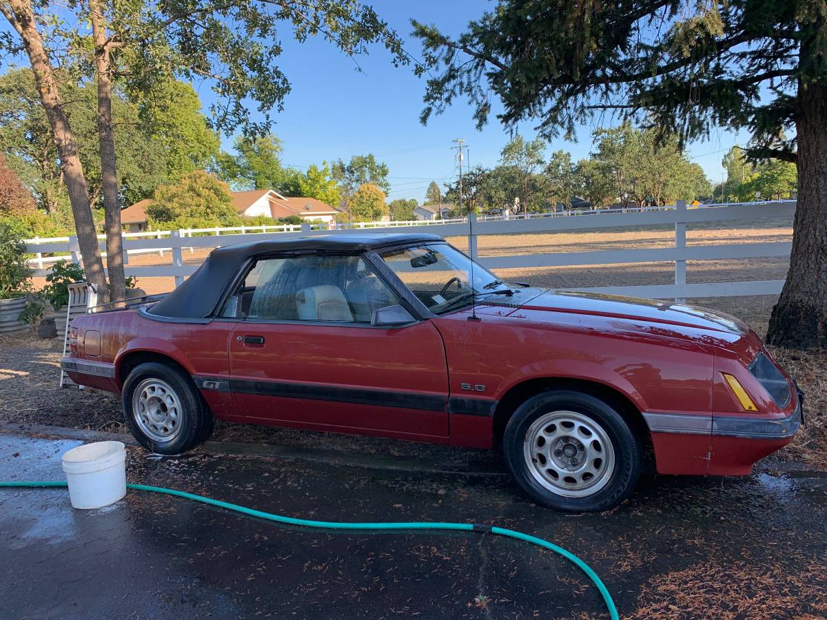 Ford-Mustang-1985