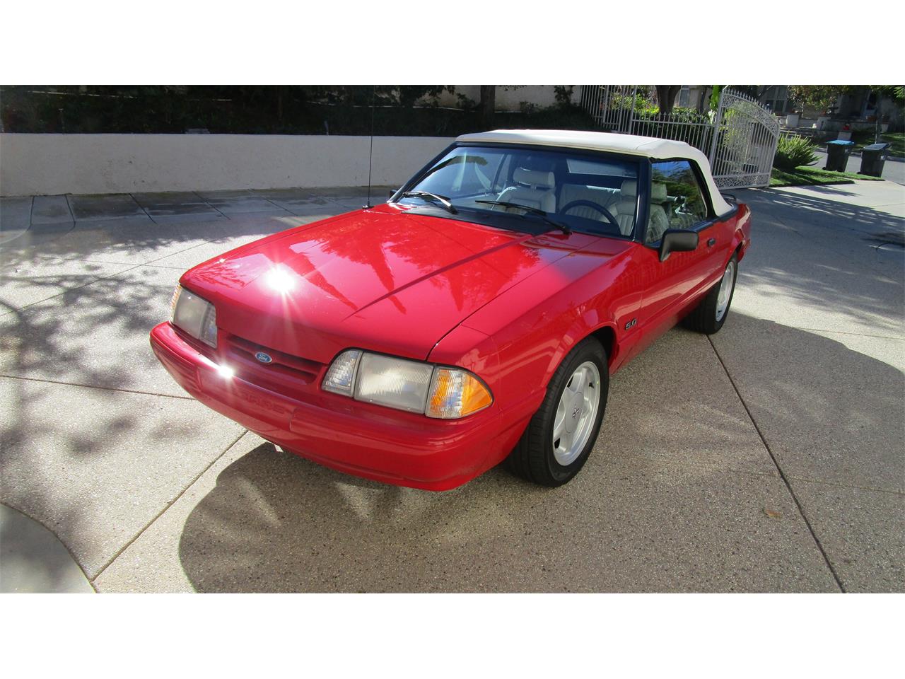 Ford-Mustang-1993-Red-White