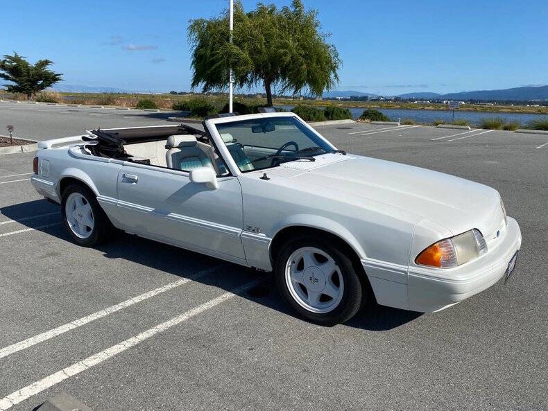 Ford-Mustang-1993-White-White