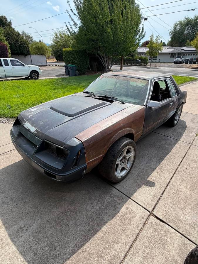 Ford-Mustang-5.0-coupe-1979