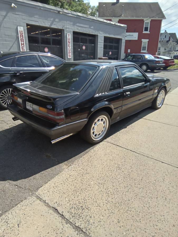 Ford-Mustang-gt-5.0-fox-body-1986-black