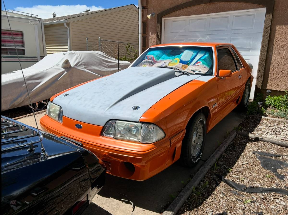 Ford-Mustang-gt-coupe-1984-orange
