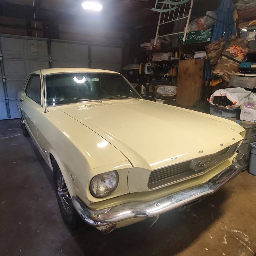 Ford-Mustang-v8-coupe-1966-yellow