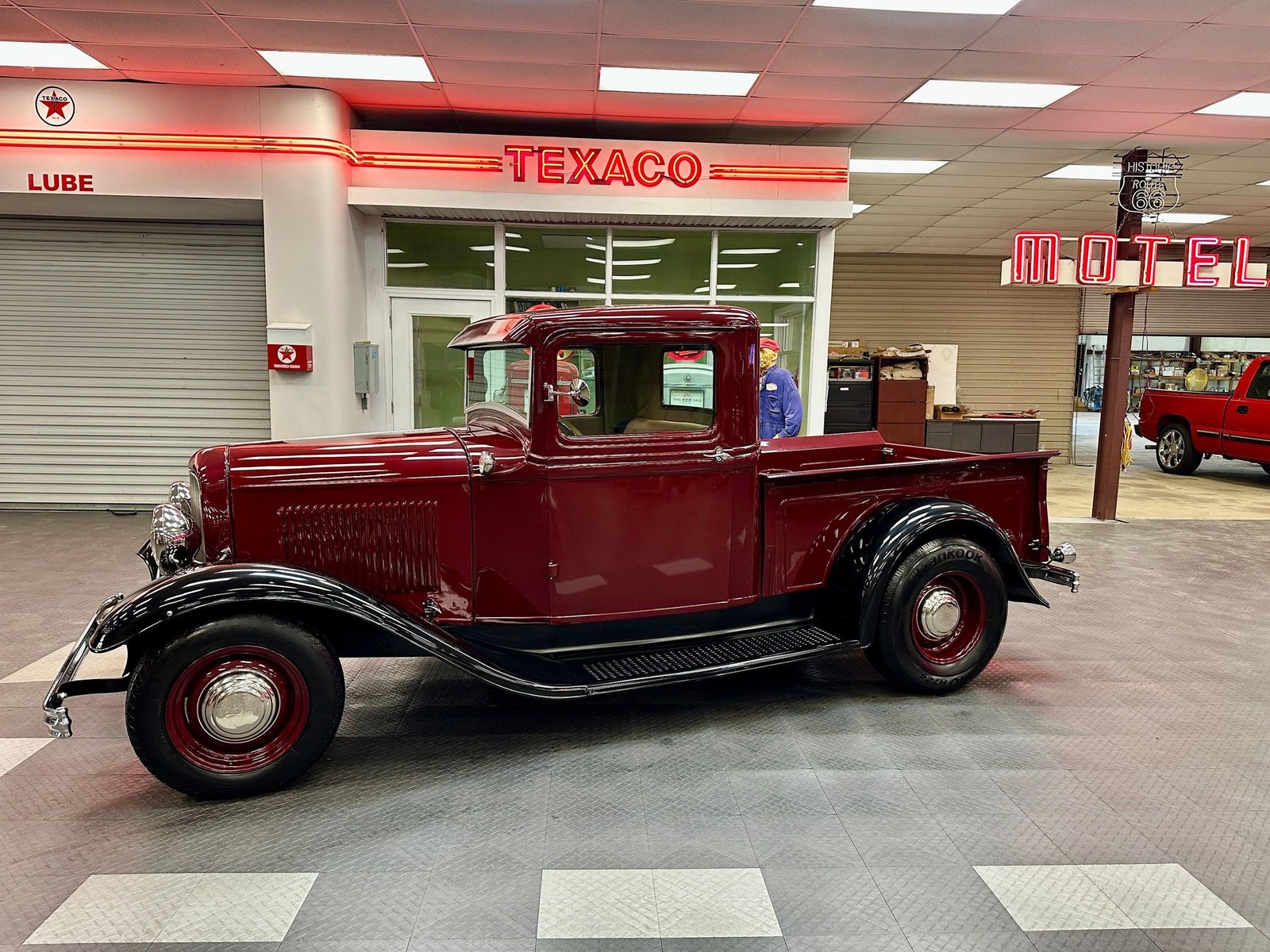 Ford-Other-Pickups-1932-Tan