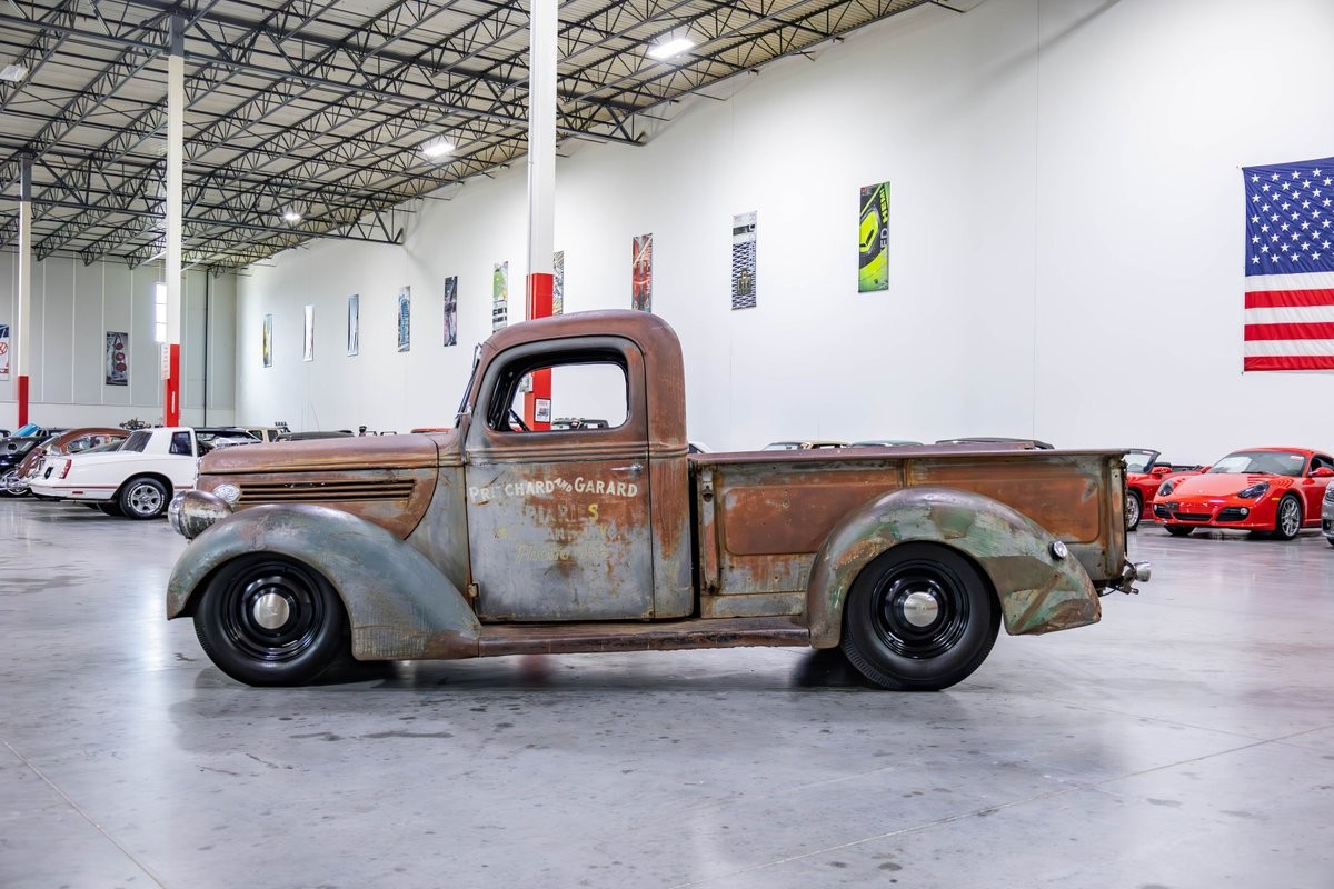 Ford-Pickup-1938-Pickup-Truck-Red