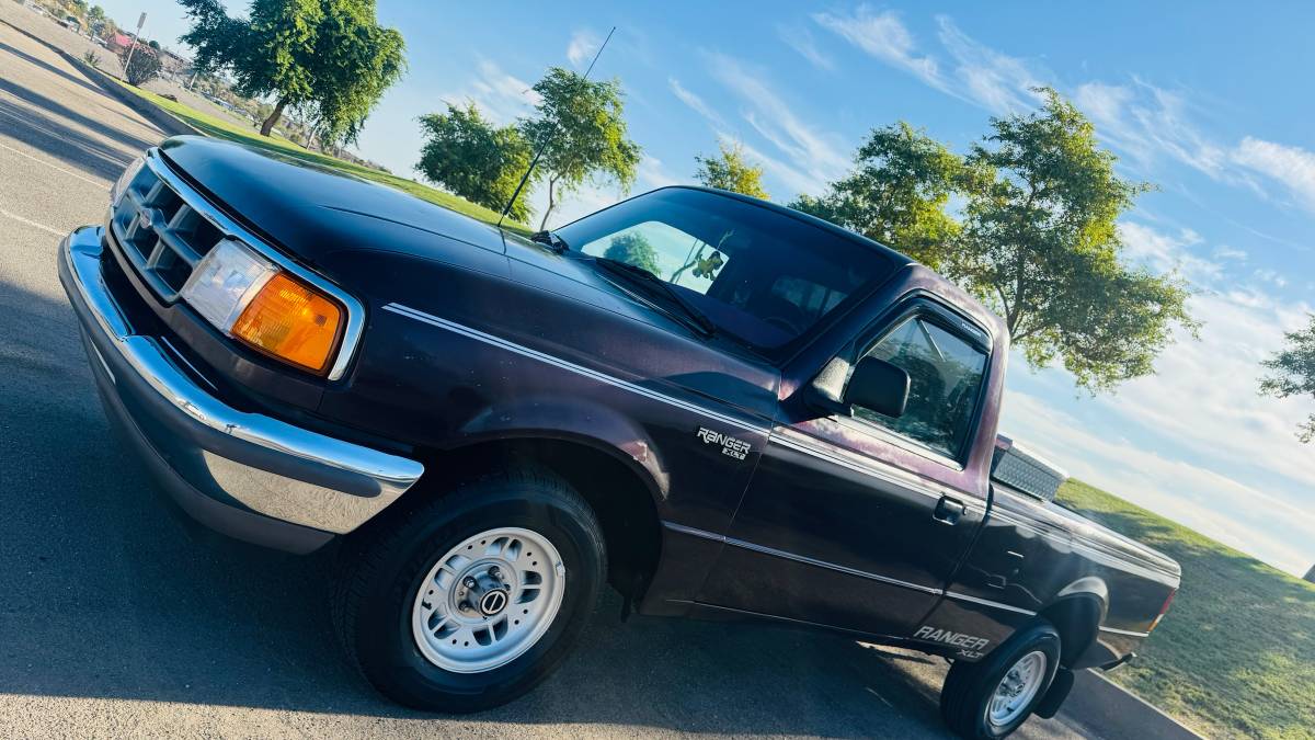 Ford-Ranger-xlt-1993-brown