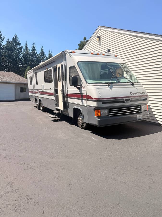 Ford-Recreational-vehicle-motorhome-stripped-chass-1992-grey