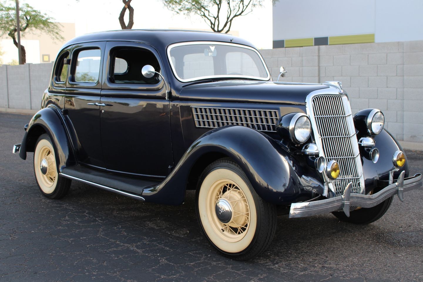 Ford-Sedan-1935-Sedan-Blue