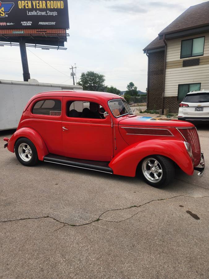 Ford-Sedan-1937