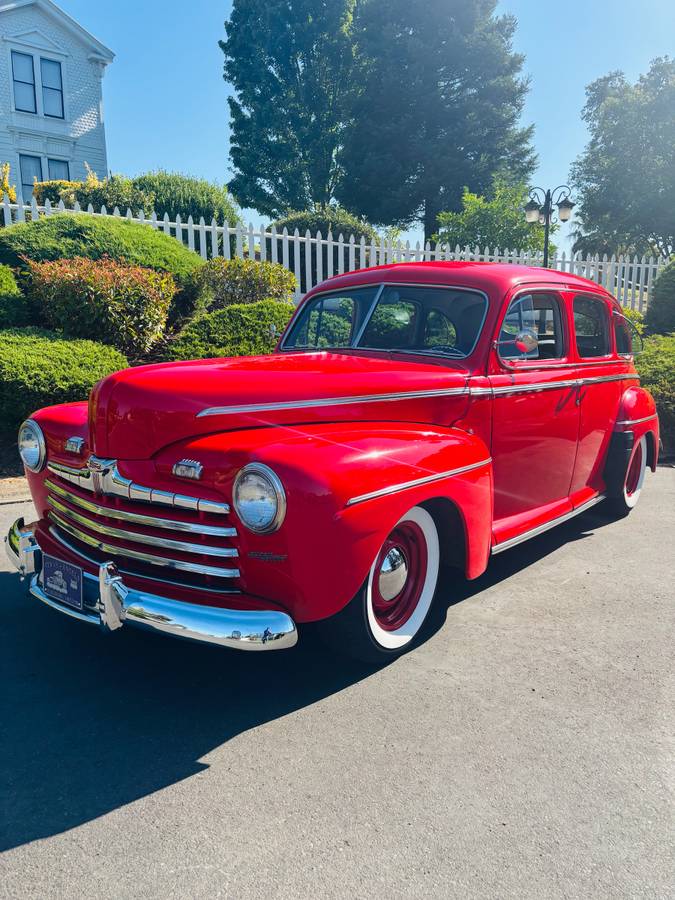 Ford-Sedan-1946-red