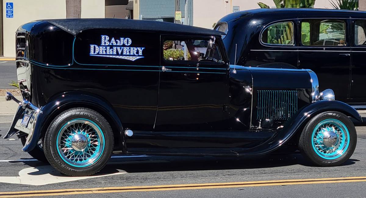 Ford-Sedan-delivery-1928-black