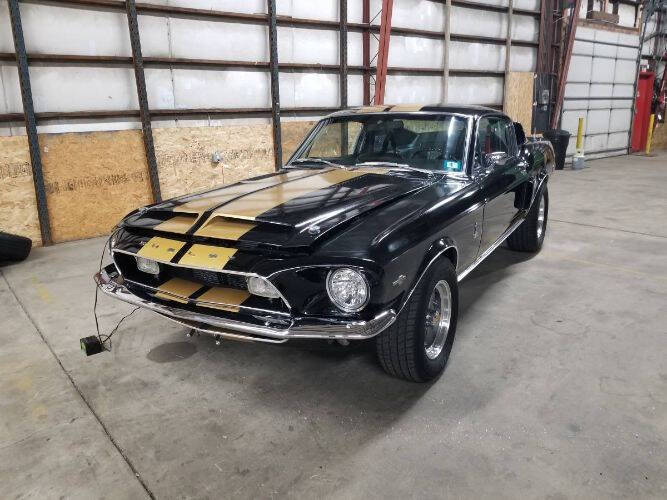 Ford-Shelby-gt350-1968-Black-Gold-Stripes