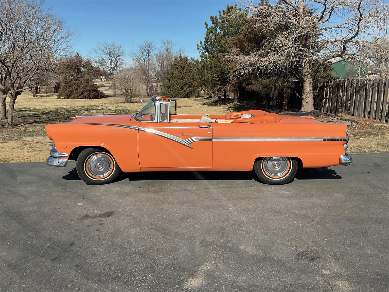 Ford-Sunliner-1956-Mandarin-Orange-M.OrangeWhite