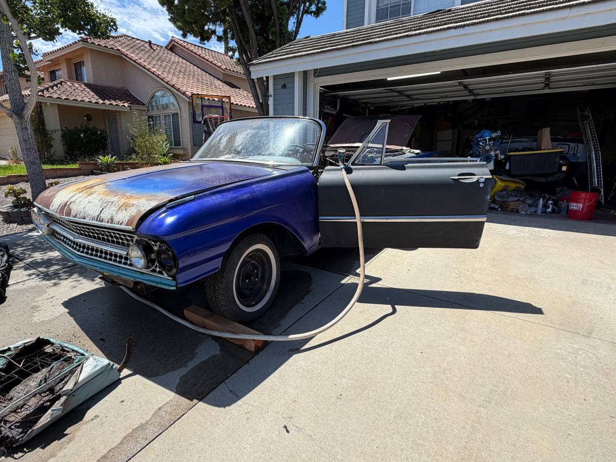 Ford-Sunliner-convertible-1961