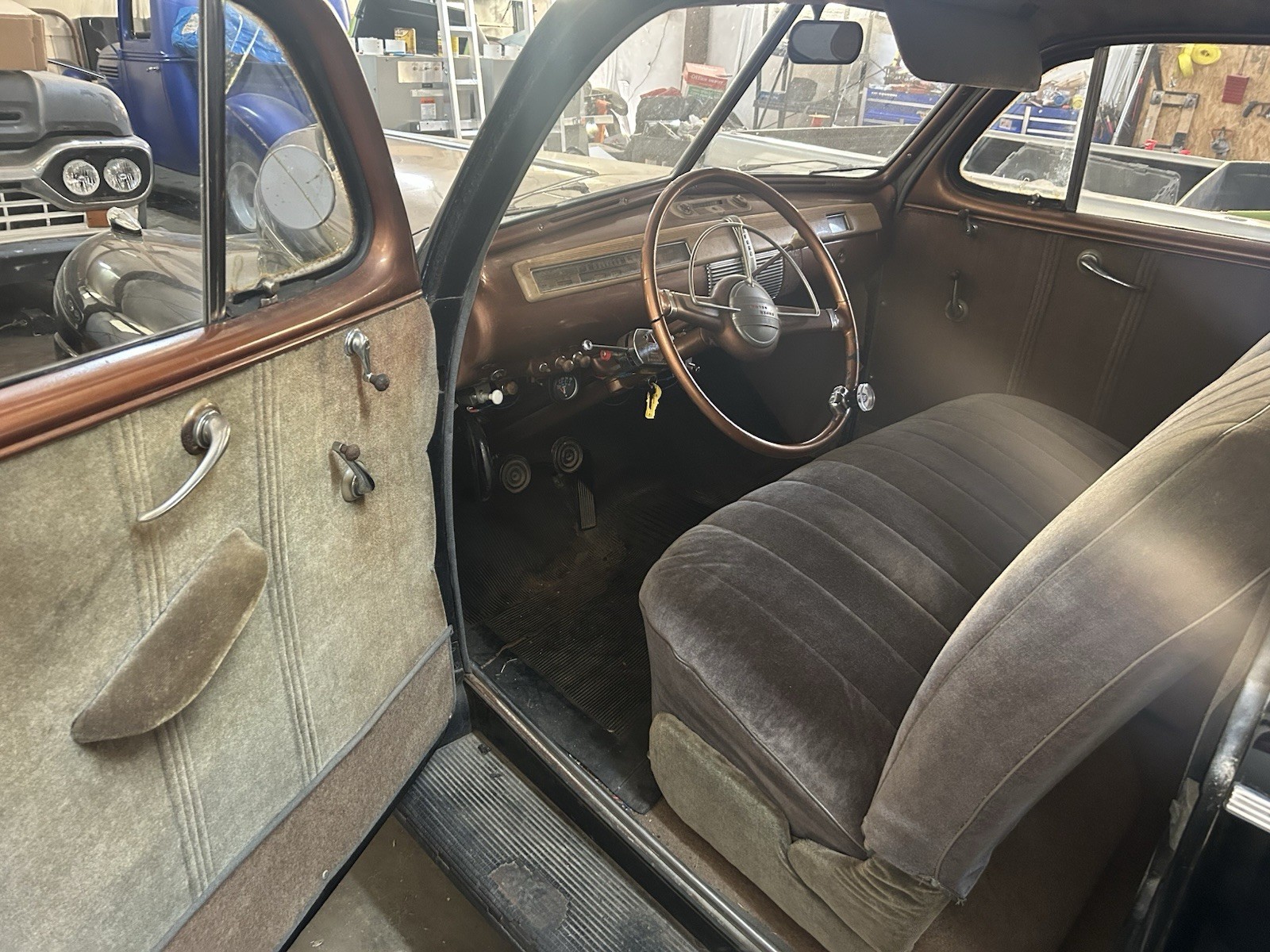 Ford-Super-Deluxe-1941-Sedan