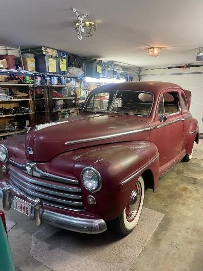 Ford-Super-Deluxe-1947-Coupe-Red