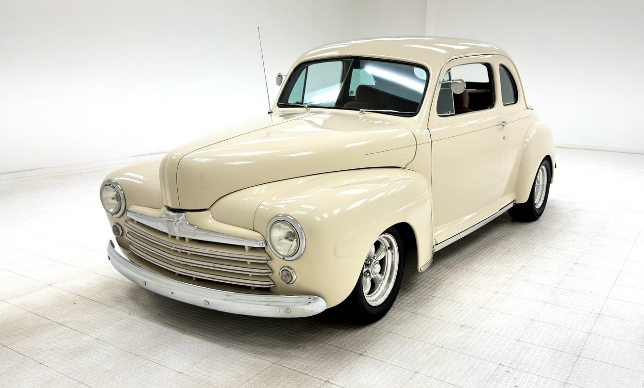 Ford-Super-Deluxe-1948-Coupe-Tan