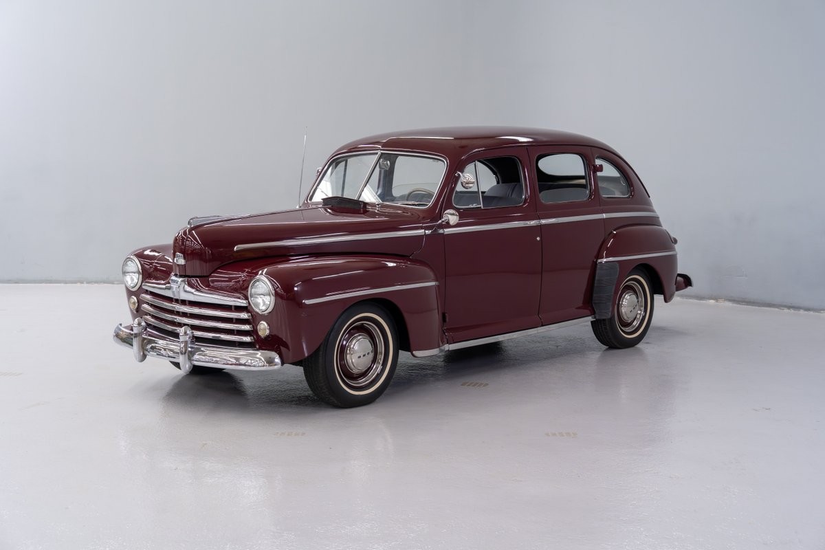 Ford-Super-Deluxe-1948-Sedan-Gray