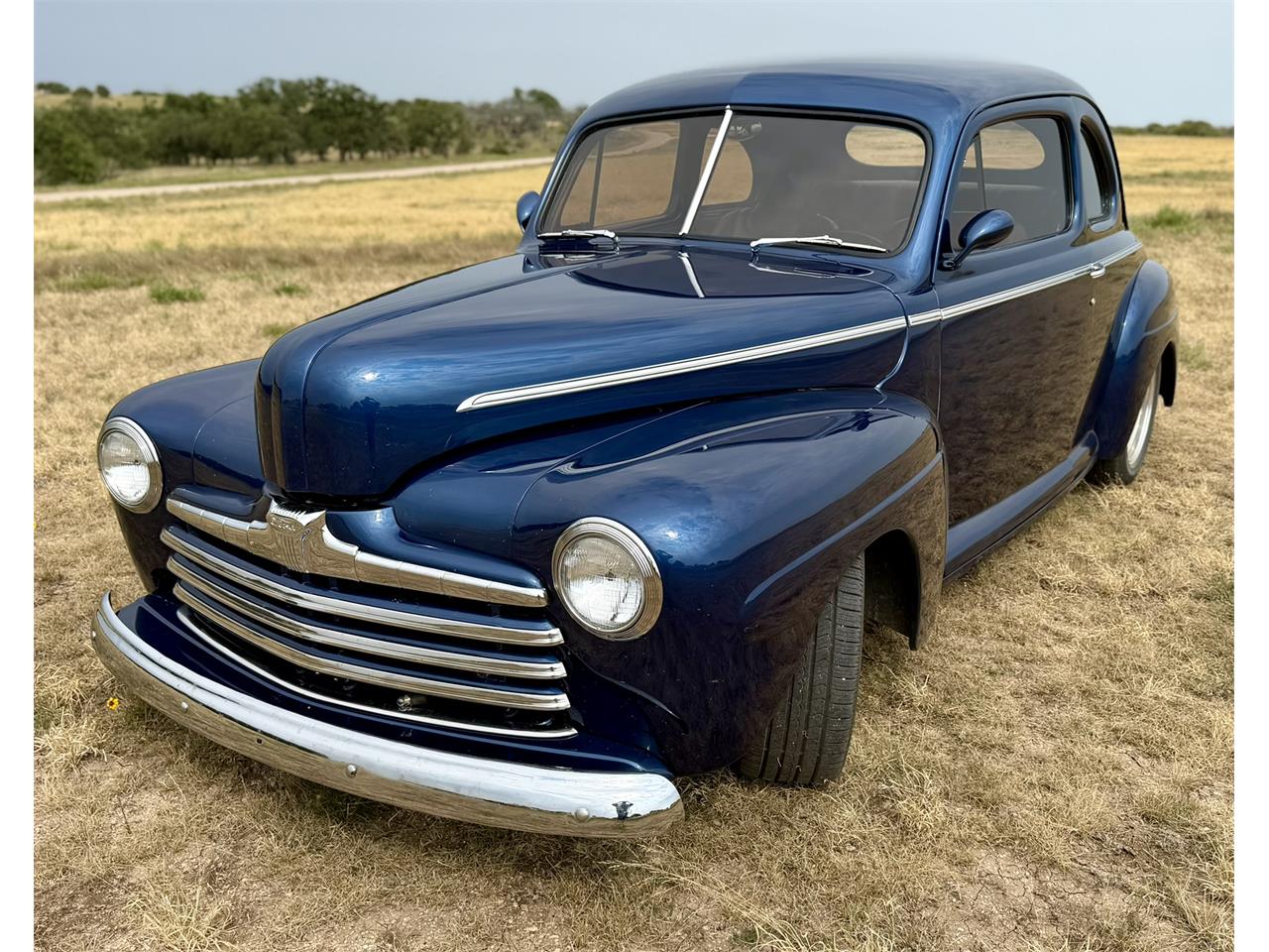 Ford-Super-deluxe-1946-Vista-Metallic-Blue-Brown
