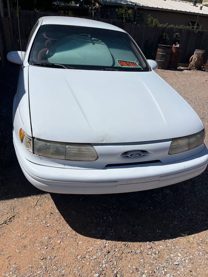 Ford-Taurus-1993-white