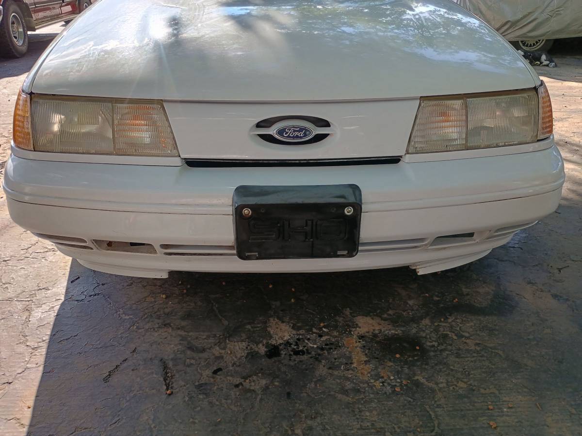 Ford-Taurus-sho-plus-1991-white