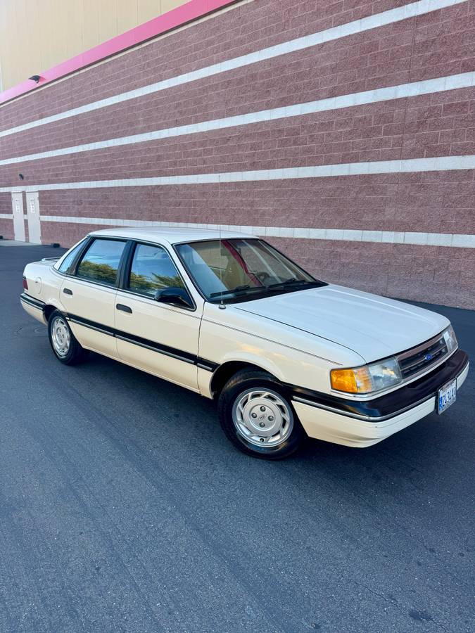 Ford-Tempo-gl-1990-white