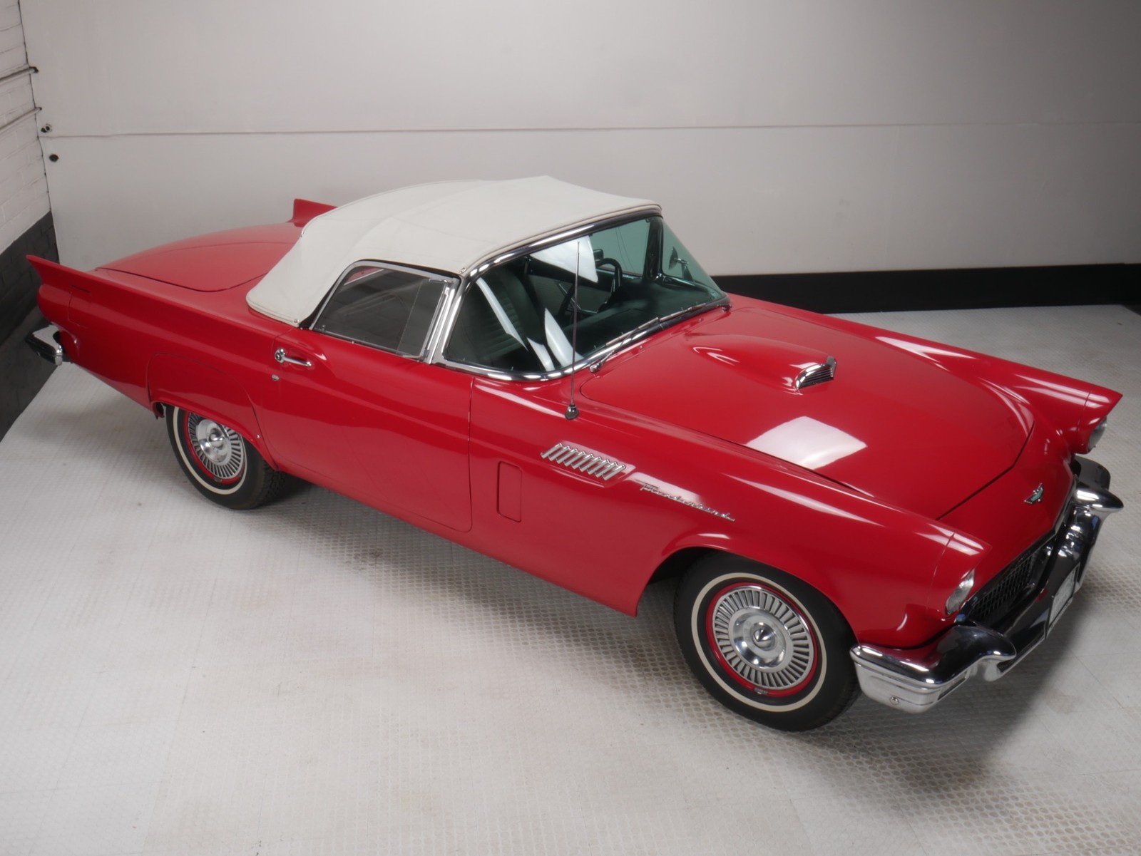 Ford Thunderbird 1957