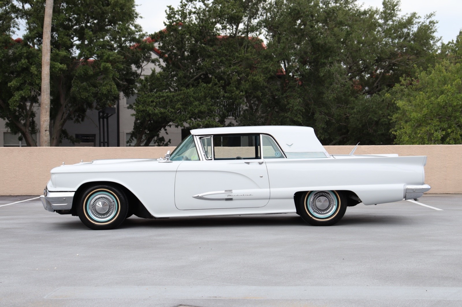 Ford-Thunderbird-1959-White-Blue