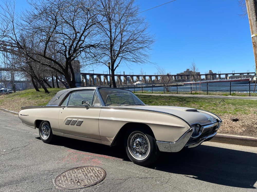 Ford-Thunderbird-1963-Coupe-Beige
