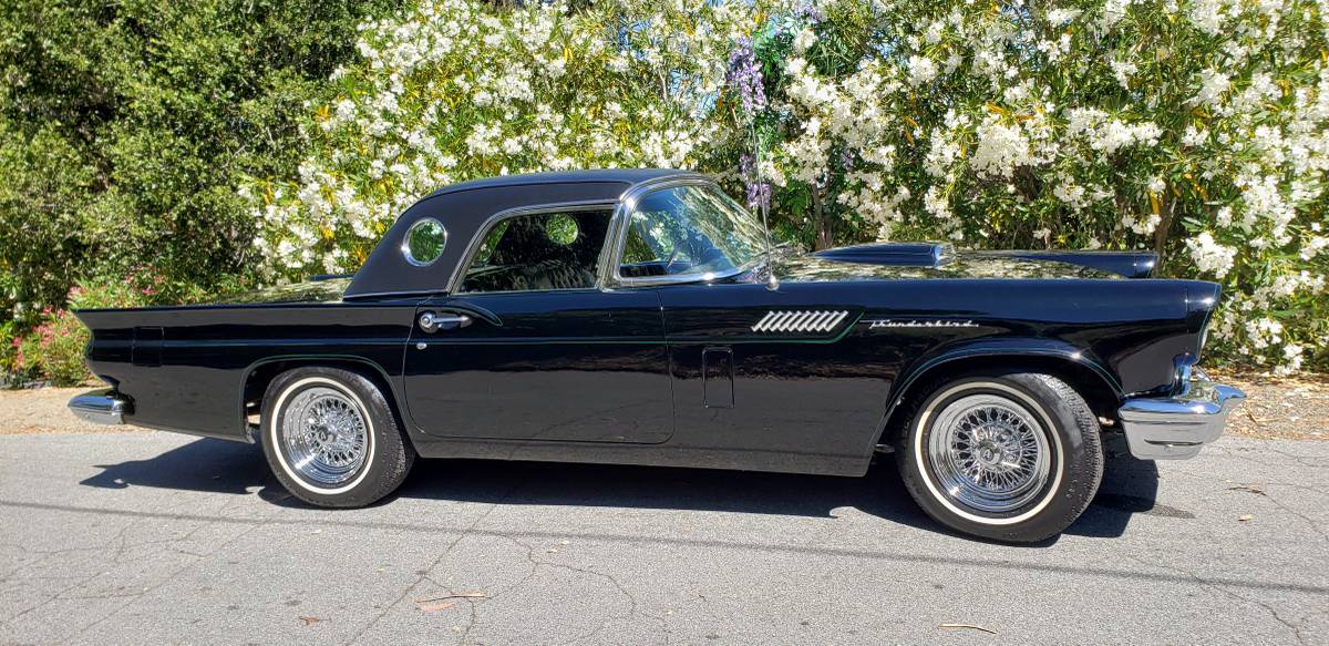 Ford-Thunderbird-coupe-1957-black
