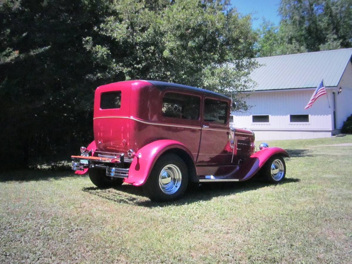 Ford-Tudor-sedan-1930-red