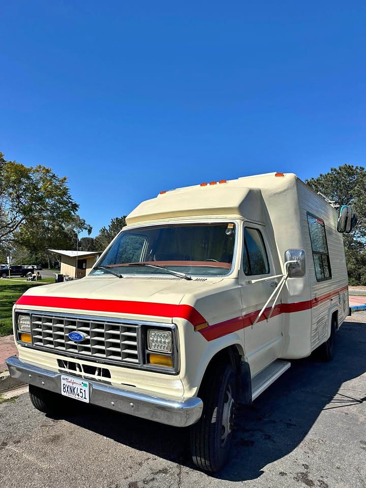 Ford-Vintage-econoline-e-350-1989