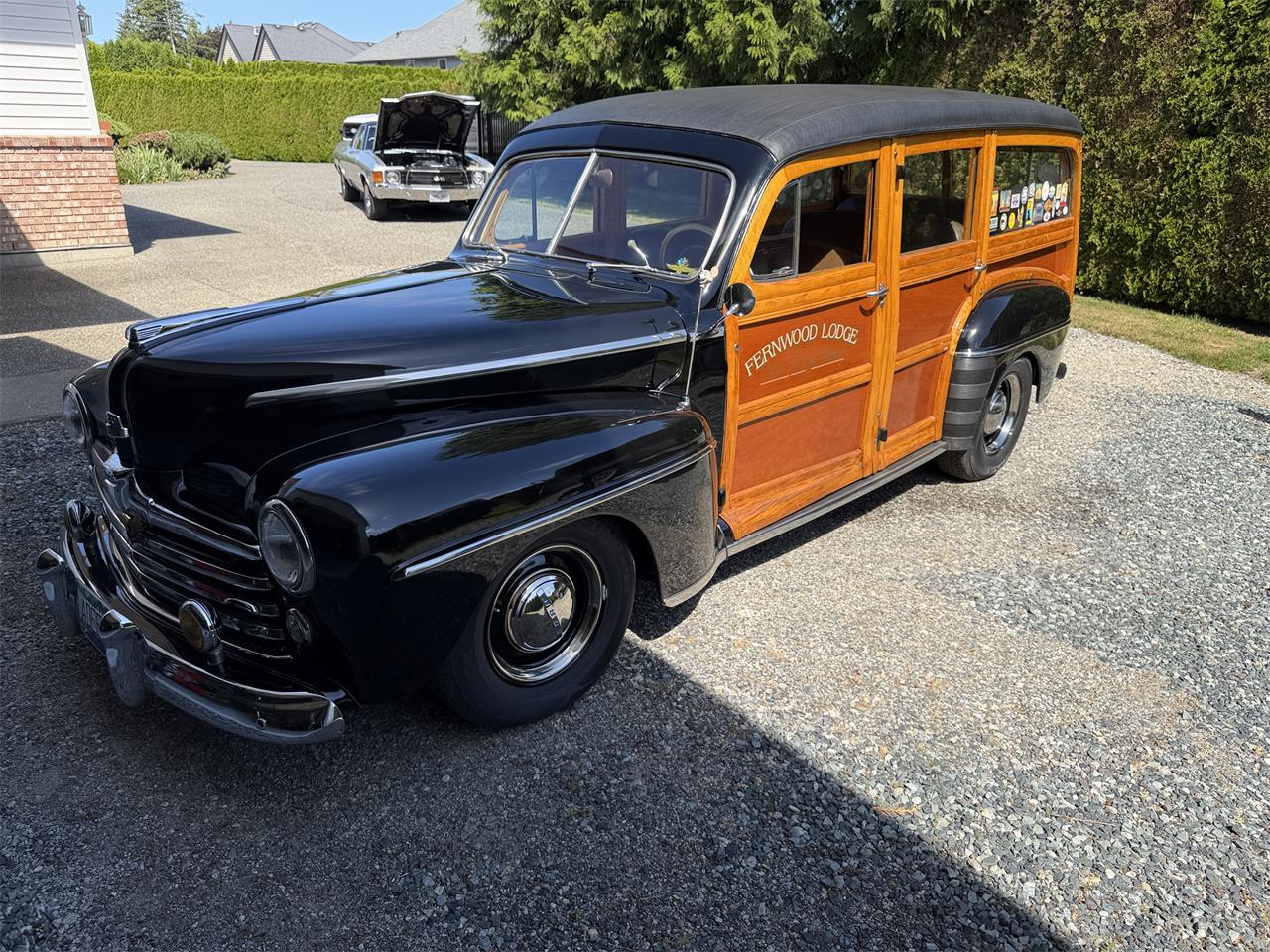 Ford-Woody-wagon-1948-Black-Tan