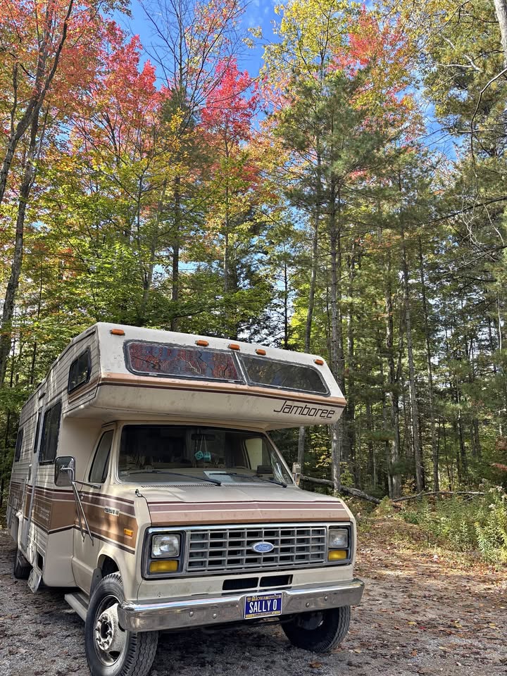 Ford-e-350-Fleetwood-class-c-rv-1984