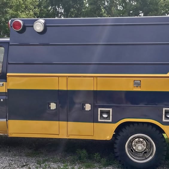 Ford-e350-Chateau-econoline-vintage-ambulance-–-low-miles-solid-project-1978