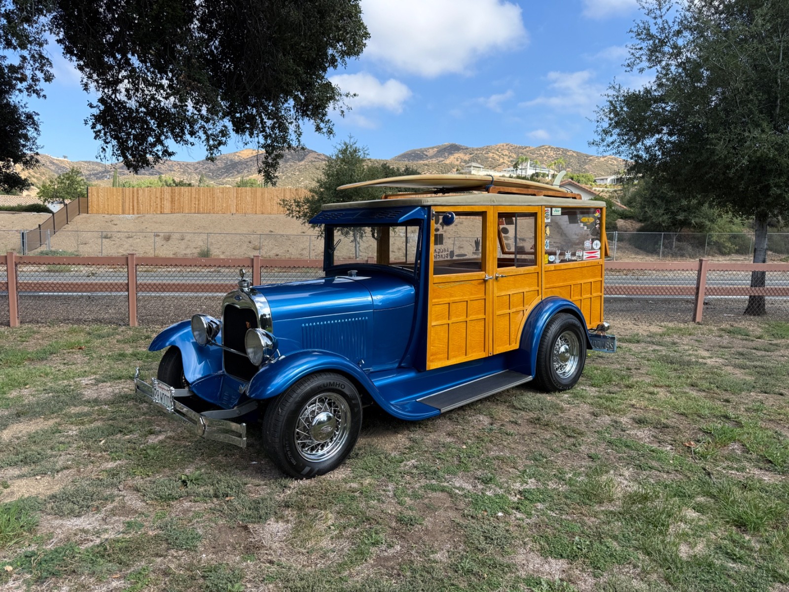 Ford-woodie-wagon-1928-Pickup-Truck-Tan