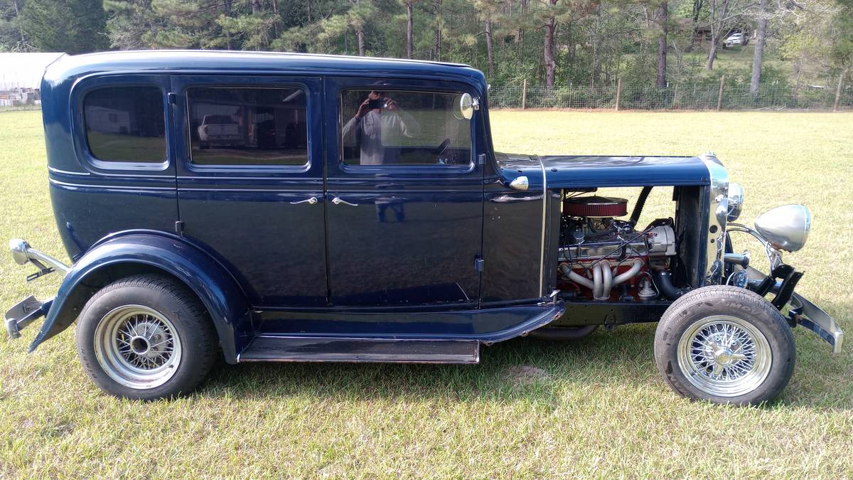 Four-door-sedan-1932-Blue