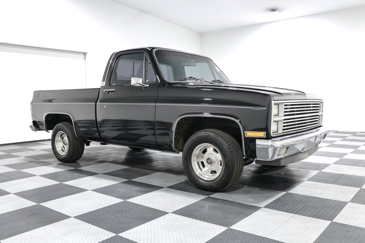 GMC-C1500-1982-Standard-Cab-Pickup-Gray