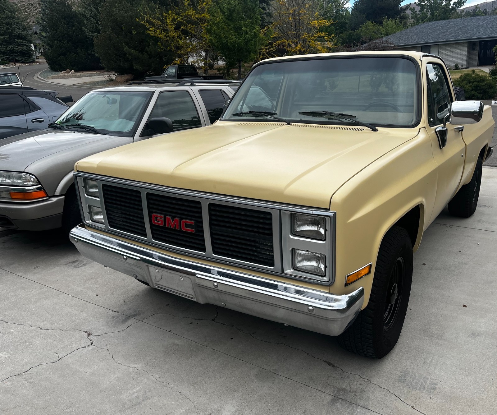 GMC-C20-1985-Standard-Cab-Pickup-Tan