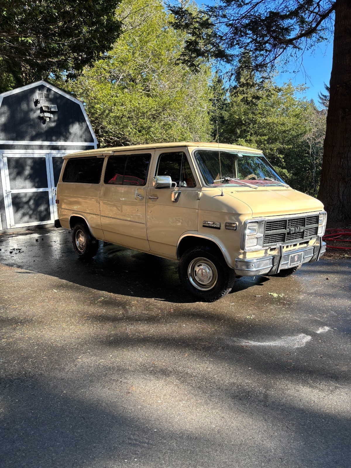 GMC-G25G2500-Van-1984-Rally-Brown