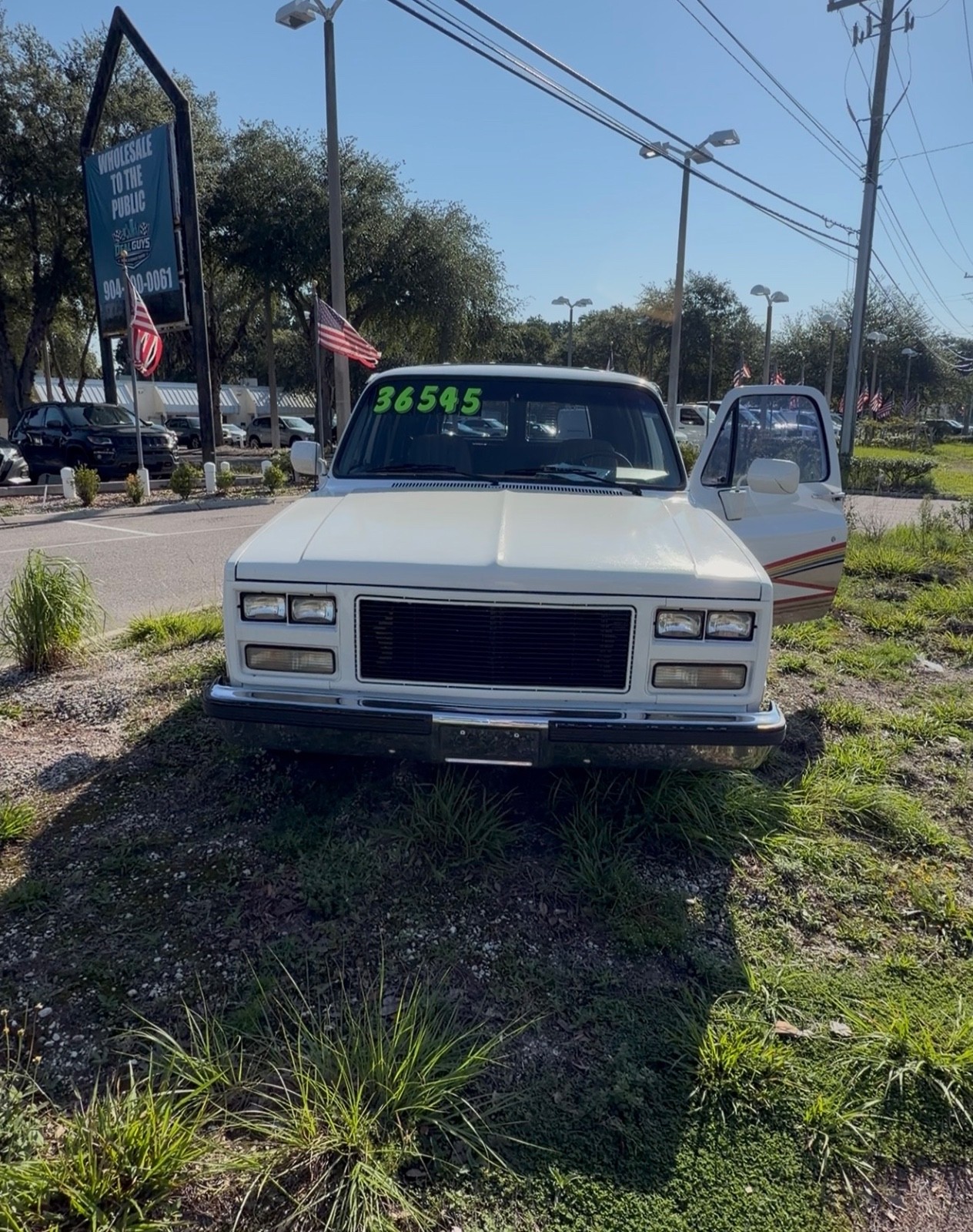 GMC-R2500-Suburban-1990-Tan