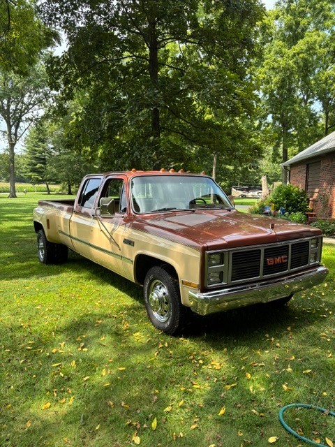 GMC-Sierra-3500-1986-Crew-Cab-Pickup-Tan