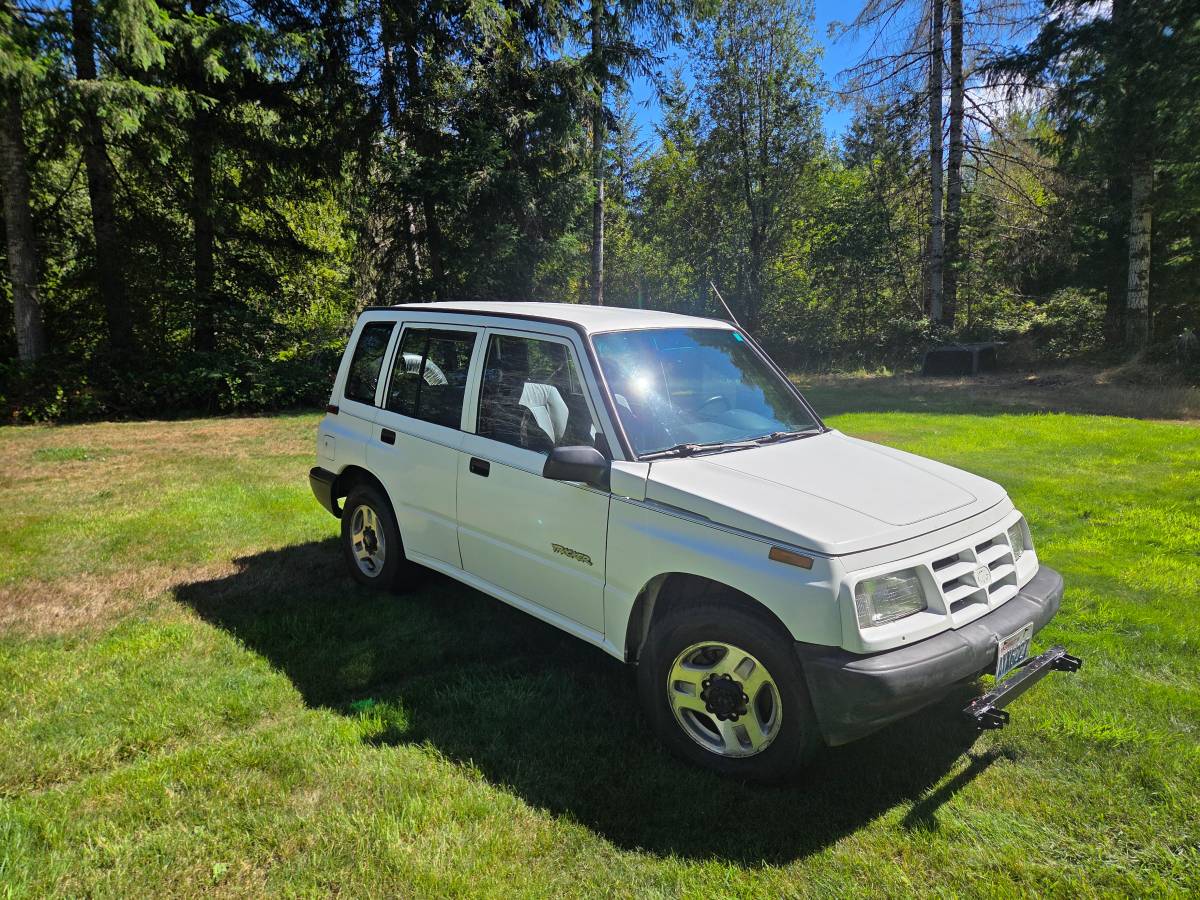Geo-traker-1996-white