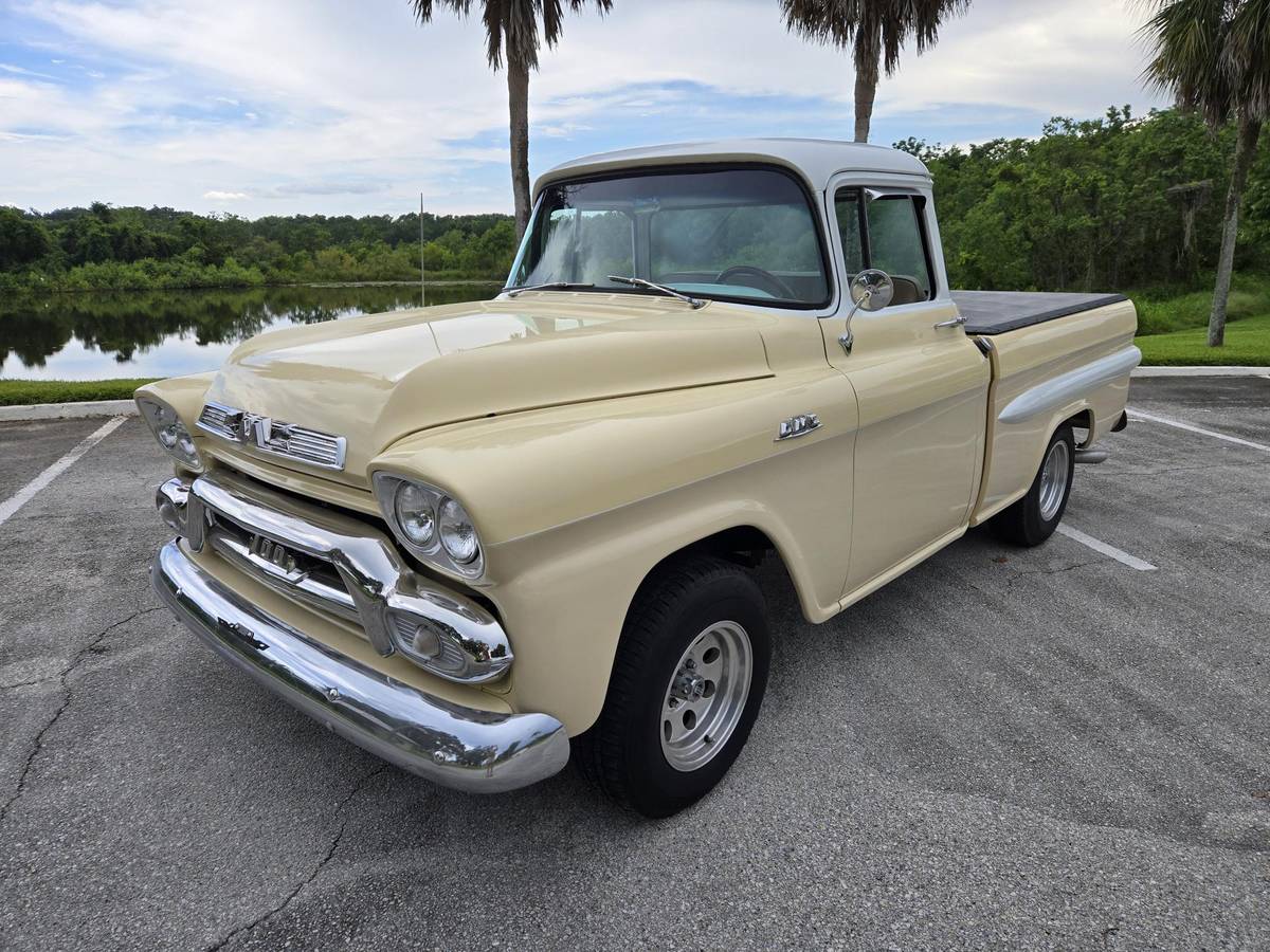 Gmc-100-short-bed-fleetside-big-back-window-1959