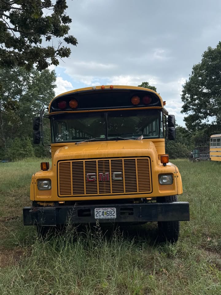 Gmc-B-series-medium-duty-1994