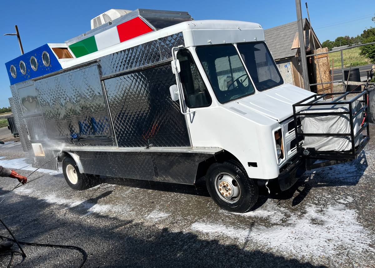 Gmc-L30-1985-white